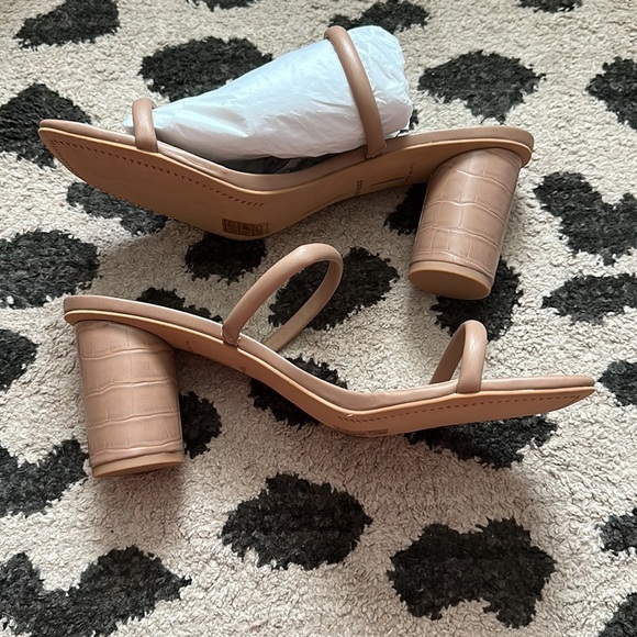 New in box Dolce Vita Noles - Picture 3 of 6